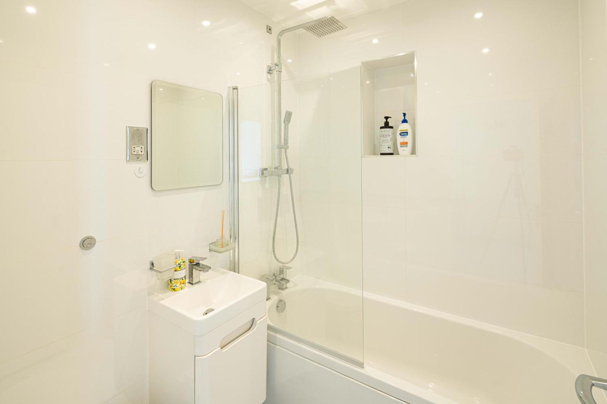 Charming Newly Refurb 2-Bed 2-Bath Whole Apartment Near Hyde Park & Kensington, Prime Paddington Location Zone 1 London Exterior foto