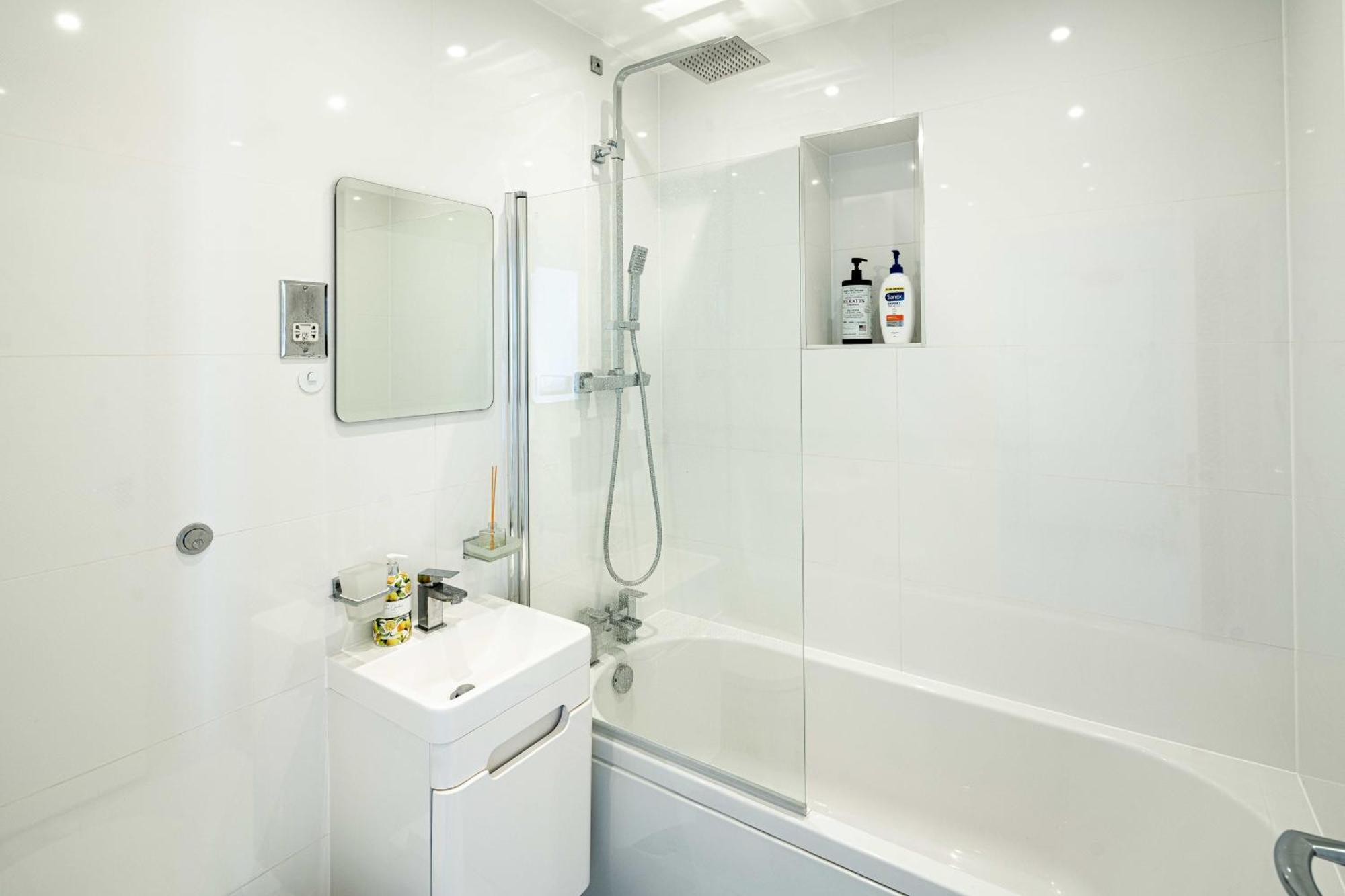 Charming Newly Refurb 2-Bed 2-Bath Whole Apartment Near Hyde Park & Kensington, Prime Paddington Location Zone 1 London Exterior foto